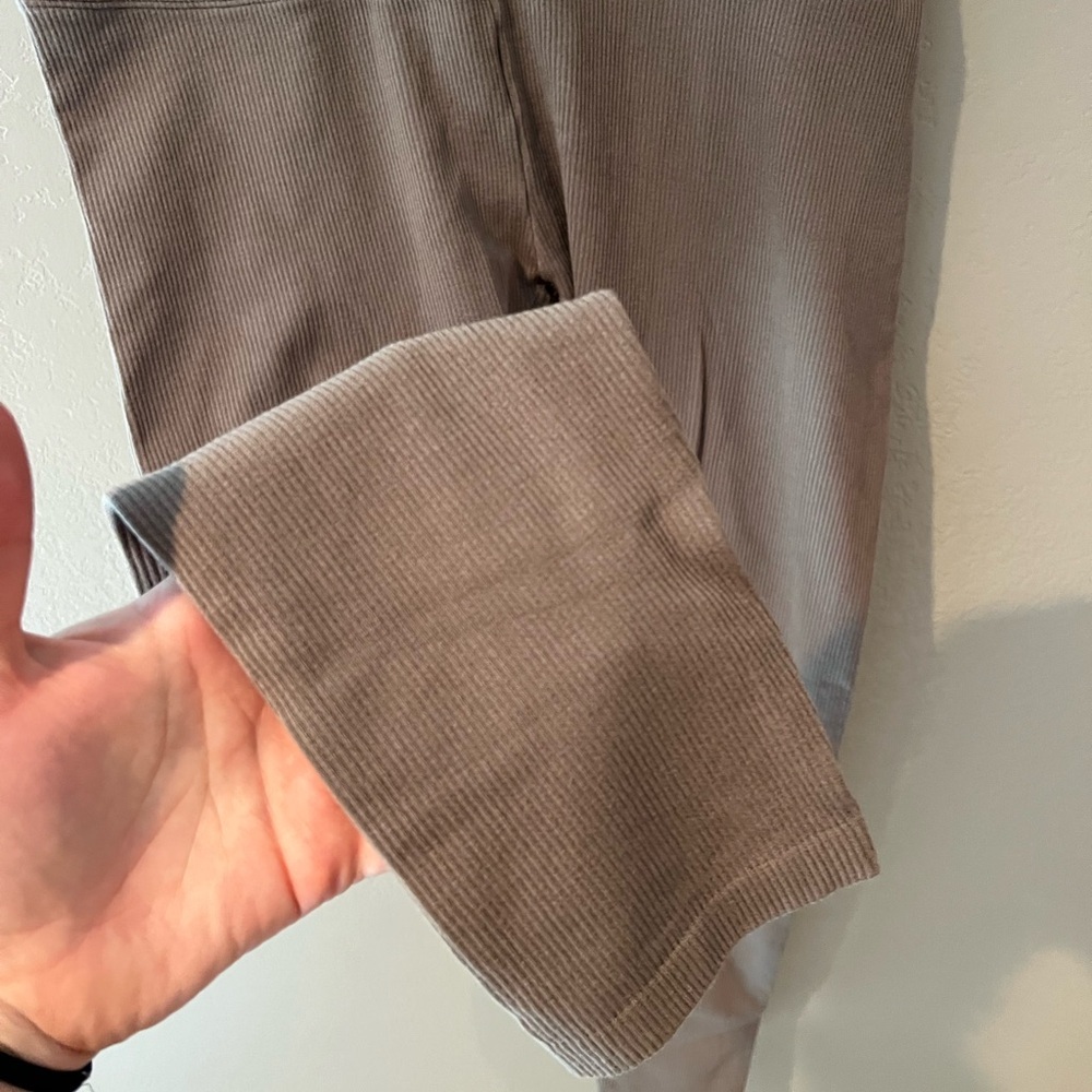 All in Motion Ribbed Legging - Picture 3 of 6